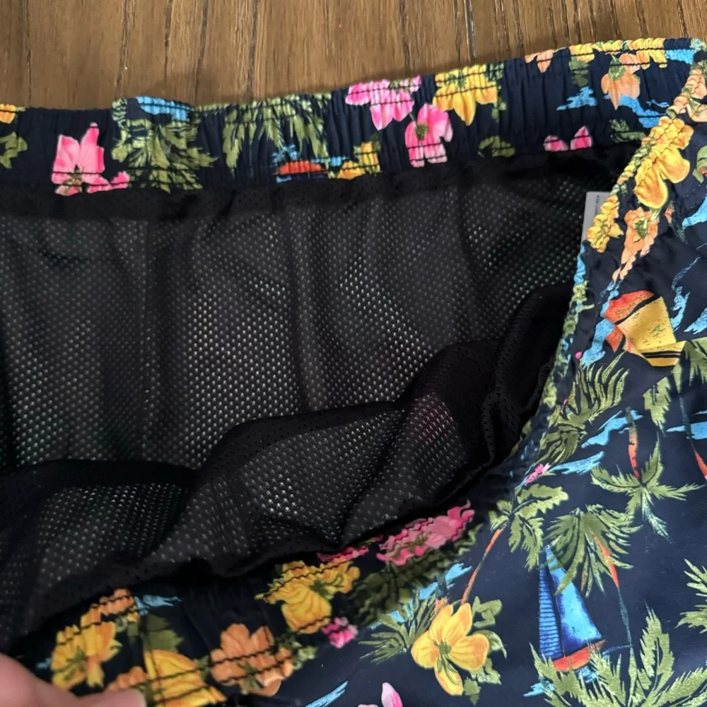 Old Navy printed men’s swim trunks